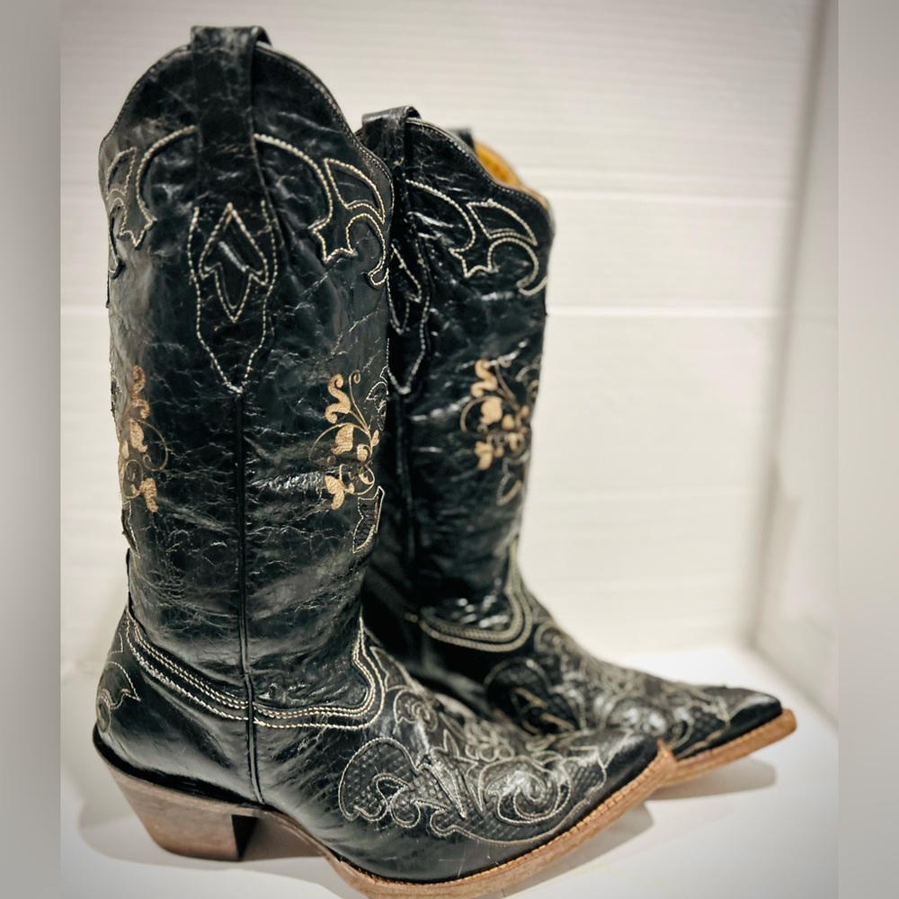 Corral vintage black distressed leather lizard inlay western snip-toe boots